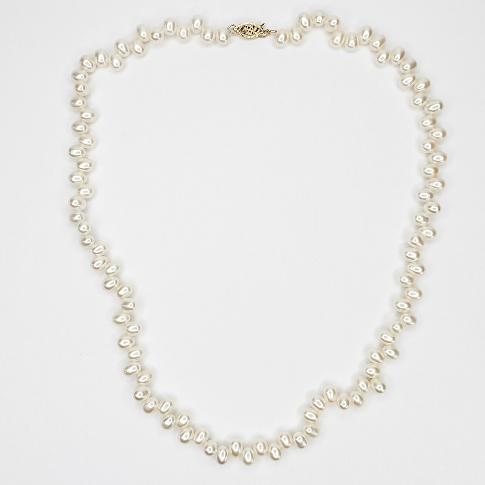 Single Strand Cultured Pearl Necklace 14 KT Yellow Gold Clasp 17.5 Inches Long - Picture 4 of 6